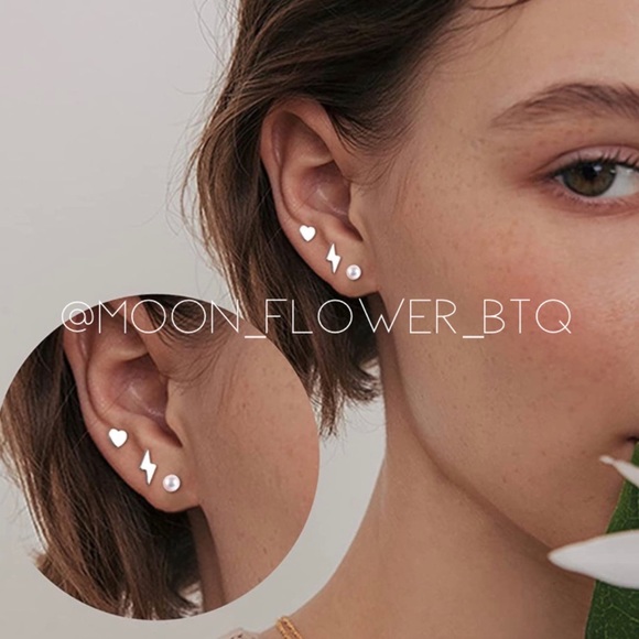 ❤️SOLD❤️Tiny Silver Pearl Stainless Steel Flat Back Stud Earrings - Picture 6 of 12